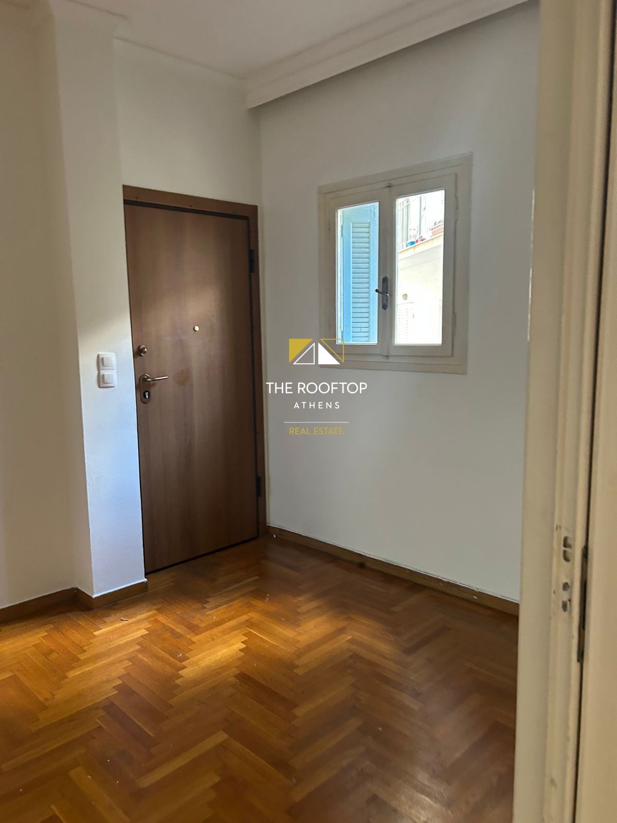 Koukaki: Spacious 2nd floor apartment ( 91 sqm)