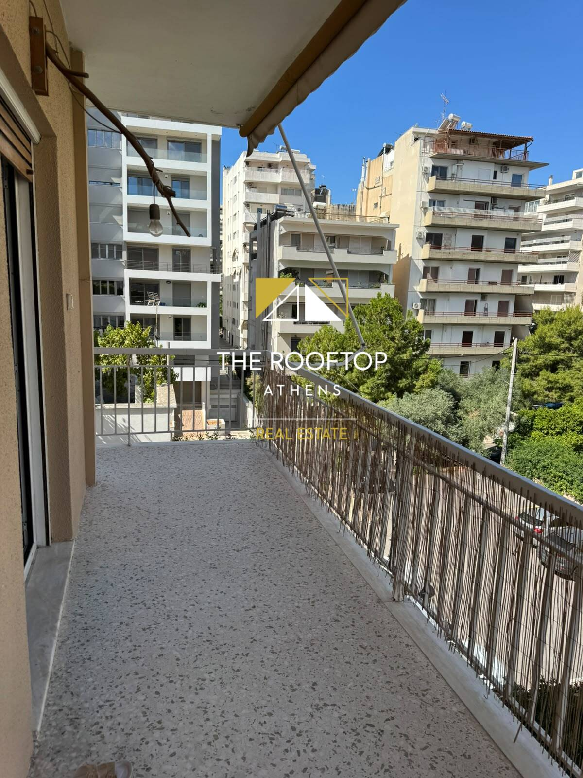 Palaio Faliro: Bright 3rd floor apartment for rent