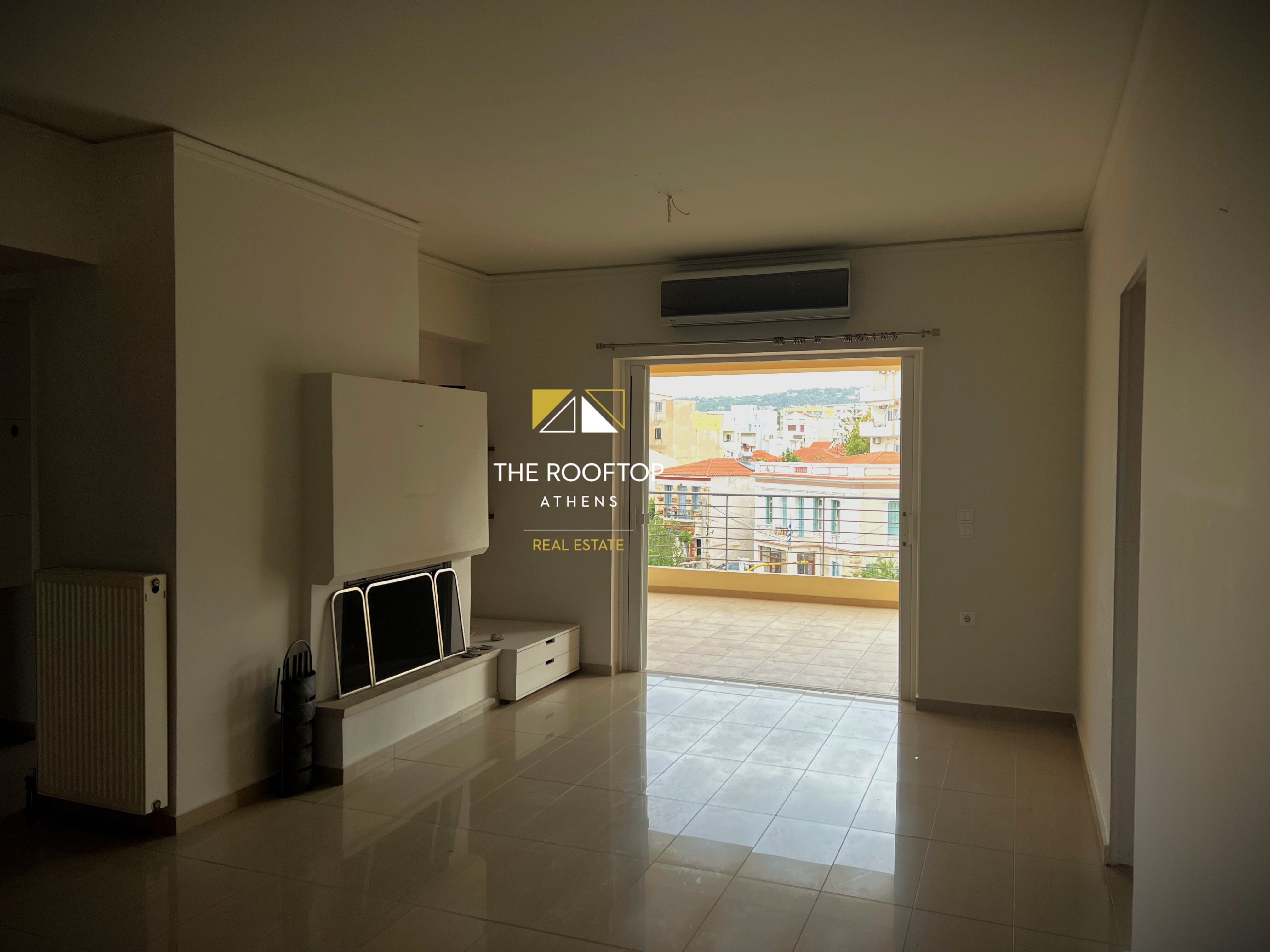 Chania: 3rd Floor apartment close to the Sea (108sqm)