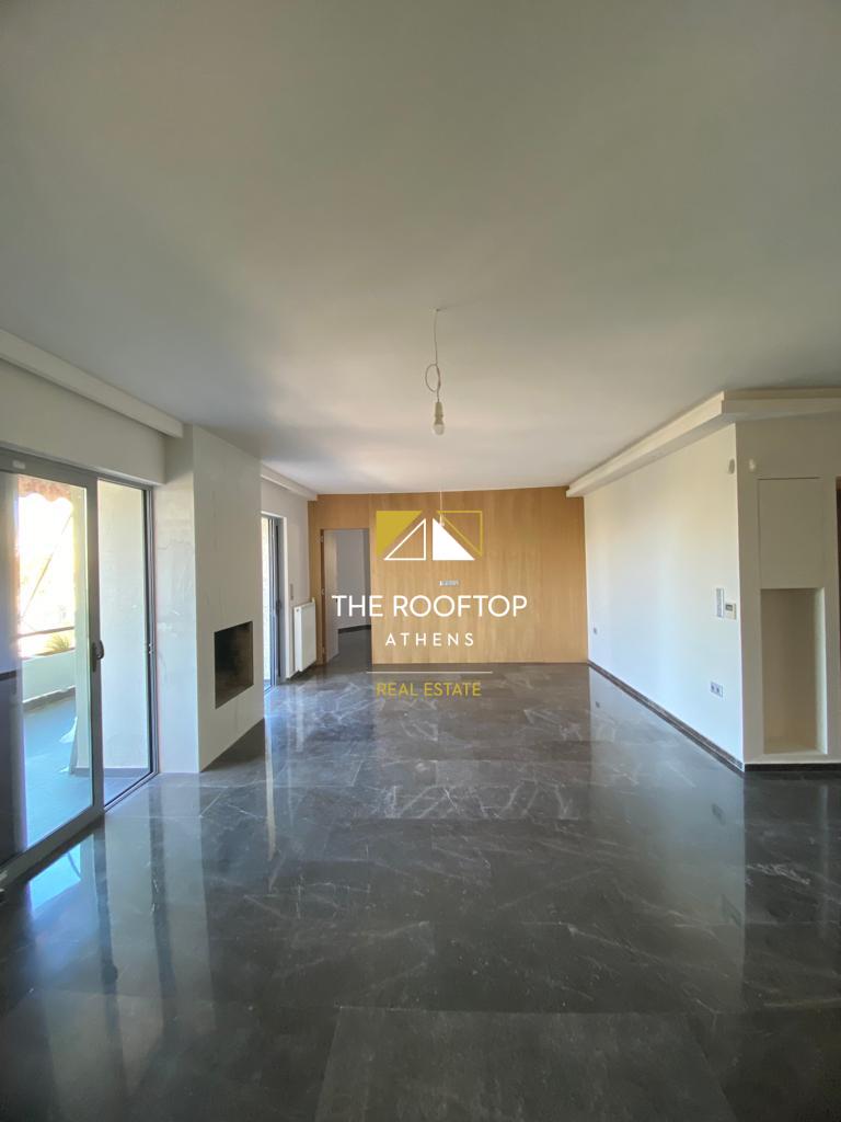 Luxurious renovated third-floor apartment in Kifisia